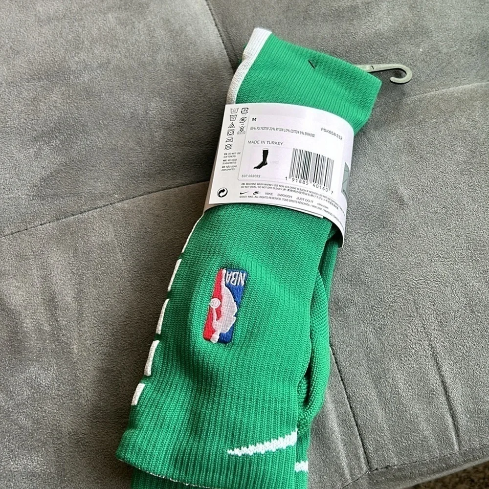 NWT Nike Mens NBA  (B23) Authentic Team Issued Basketball Socks Green M